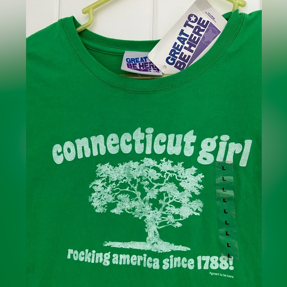 Connecticut Girl womens L TOP Great To Be Here Graphic Tee Kelly Green T-Shirt